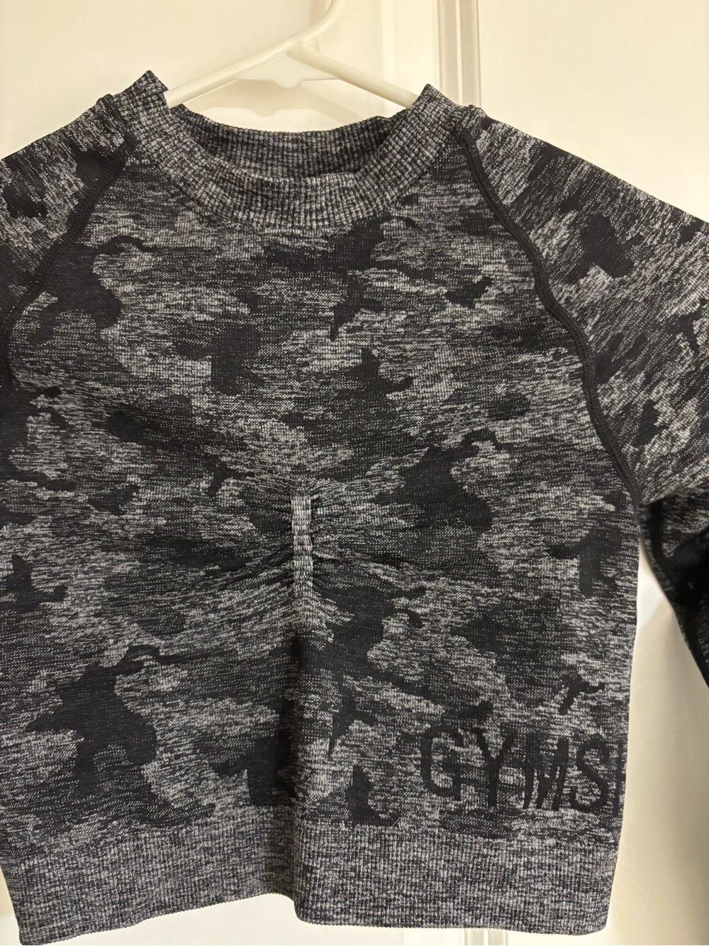 GYMSHARK Women’s Black & Gray Camouflage Cropped longsleeve
